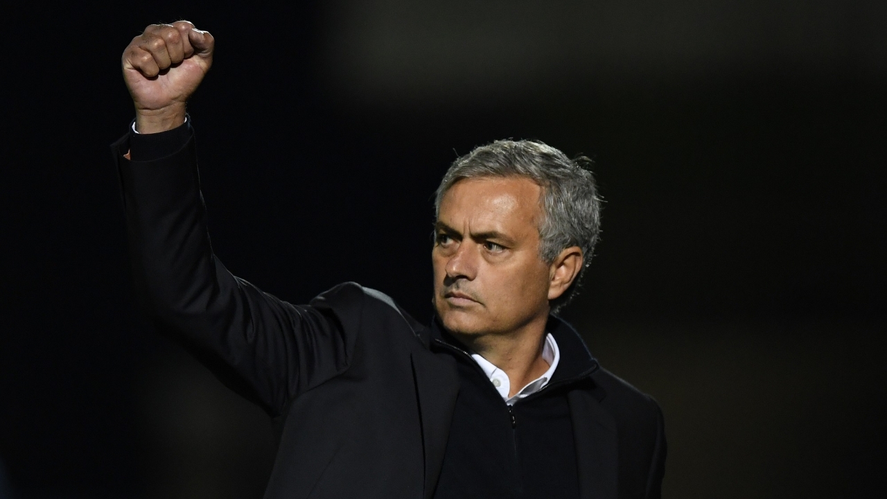 跟队记者：尤文仍在重点关注迈尼昂，球员的续约谈判陷入停滞（跟队记者：尤文持续关注迈尼昂，球员续约谈判已停摆）