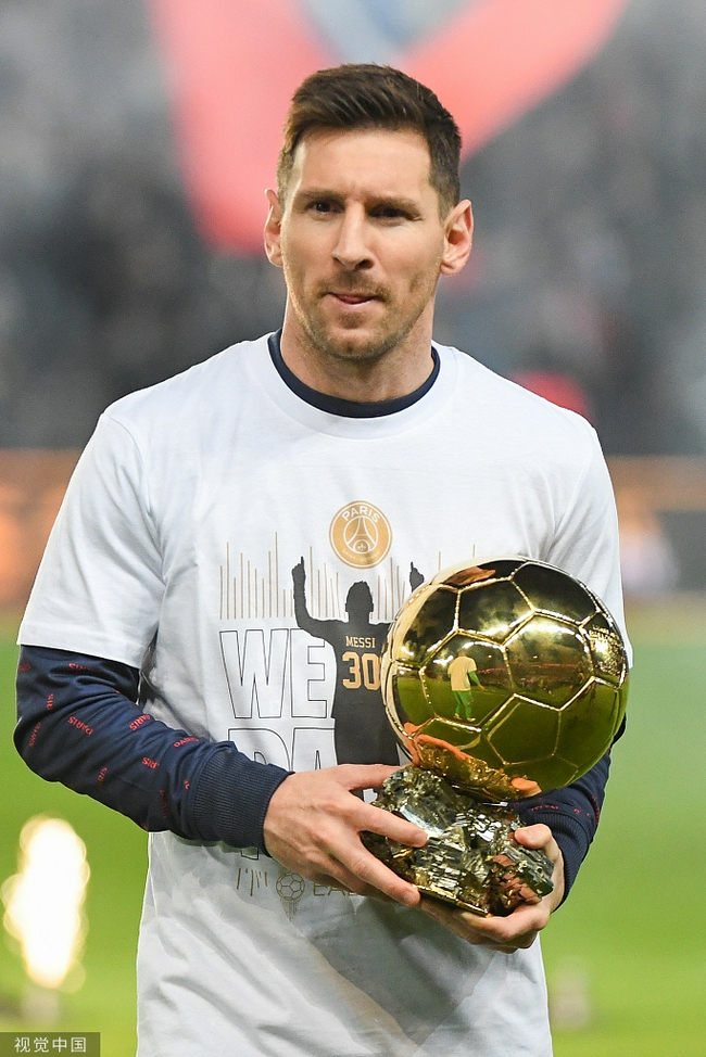 记者：今年租借效力大阪樱花的拉斐尔正与一家中国俱乐部谈判（记者称：本赛季租借效力大阪樱花的拉斐尔正与一家中国俱乐部进行谈判）