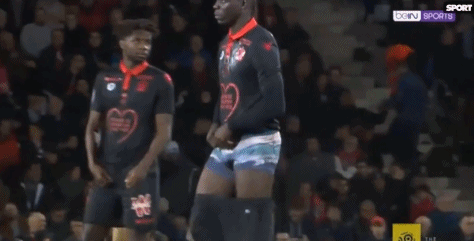 加纳乔：你可能觉得这种比赛比英超好踢，但实际上并非如此（加纳乔：别以为这类比赛比英超更轻松，事实并非如此）