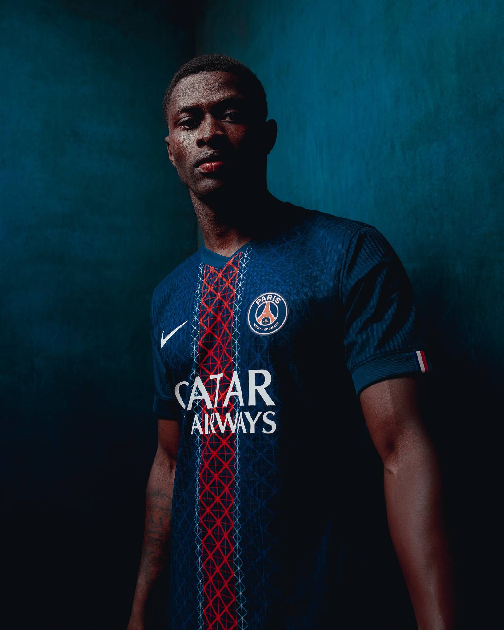 在上海旅游的奇塔迪尼重返海港俱乐部，拜访昔日教练和队友（游沪的奇塔迪尼重返海港俱乐部，看望昔日主帅与队友）