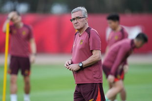 李金羽：不管明年带队征战中超什么样，都会为中国足球去努力（李金羽：无论明年带队征战中超如何，我都会为中国足球拼尽全力）