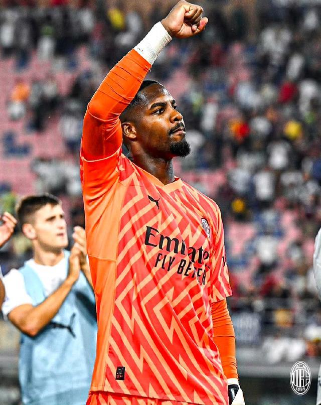 天空：维萨未随布伦特福德前往客场参加比赛，他仍渴望离队（天空：维萨缺席布伦特福德客场之旅，仍有离队意愿）