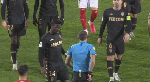 决裂斯卢茨基！申花26岁国脚三年仅首发5次，下一站恐俯身中甲！（与斯卢茨基决裂？申花26岁国脚三年仅5次先发，下一站或降至中甲）